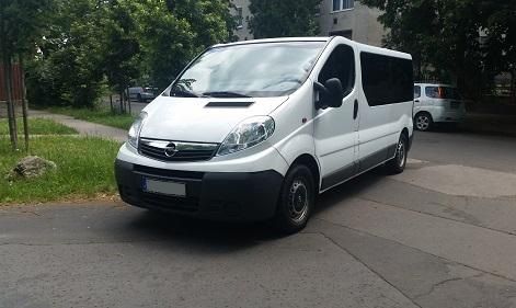 Opel Vivaro kisbusz kölcsönzés